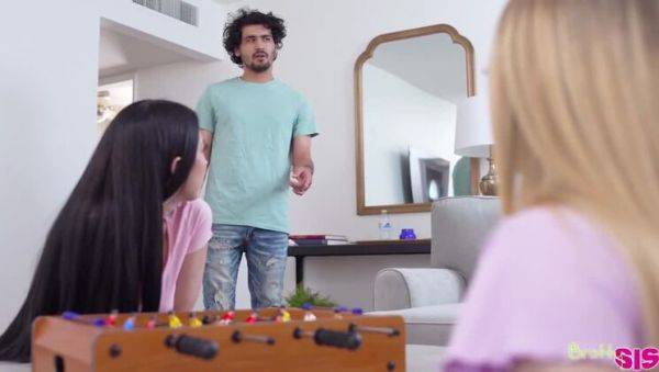 Alex Coal & Molly Little in No Way I'll Finish in Under Two Minutes - Season 23, Episode 5 - xxxfiles.com on poweredporn.com