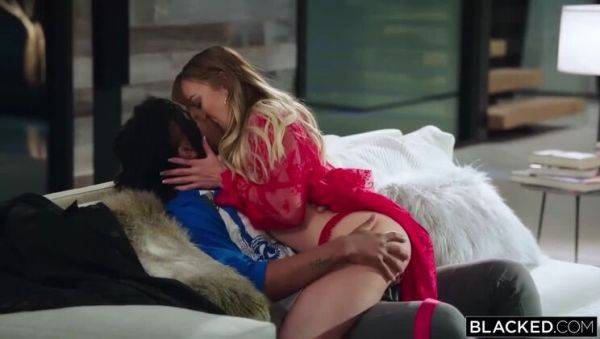 Naomi Swann & Sly Diggler: Symbiotic Pussy Stuffing - xxxfiles.com on poweredporn.com