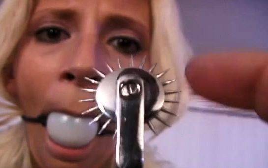 Striking diva is ready to get naked on cam - drtuber.com on poweredporn.com