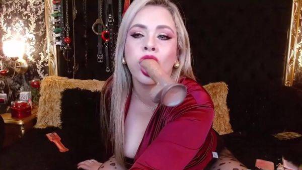 Blonde MILF shares unique cam perversions in soft solo - xbabe.com on poweredporn.com