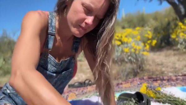 Blooming Bushes Lesbian Fun With Sparks Go Wild - hotmovs.com on poweredporn.com