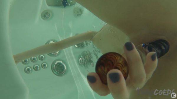 Skinny Hot Model Poppy Masturbating With A Glass Dildo Underwater Jacuzzi - hotmovs.com on poweredporn.com
