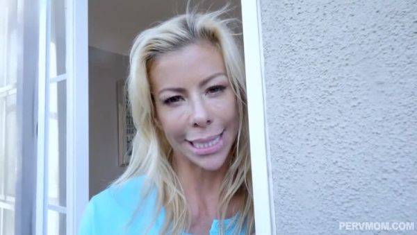 Advantages of a Buxom Step-mother: Alexis Fawx - porntry.com on poweredporn.com
