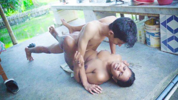 Desi Indian Sauteli Bahan Ko Outdoor Me Chod Dala Maja Lekar ( Hindi Audio ) - desi-porntube.com - India on poweredporn.com