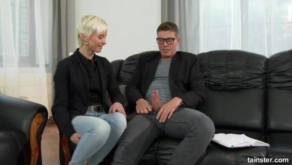 Blonde's Fingering Tutorial - xxxfiles.com on poweredporn.com