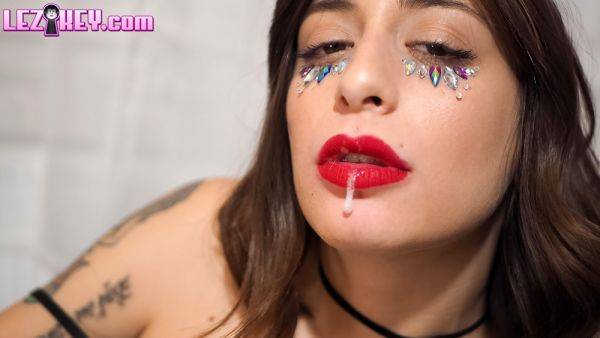 Italian beauty Silvia Soprano gets off with her toy - txxx.com - Italy - Czech Republic on poweredporn.com