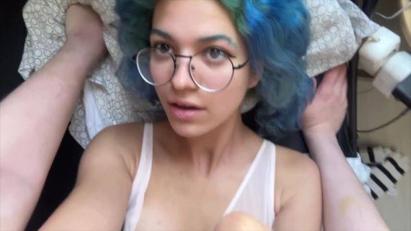 Zastukal Za Drochkoi I Reshil Pomoch No Ne Uderzhalsya Ot Ee Uzkoi Kiski I Trahnul - hclips.com on poweredporn.com