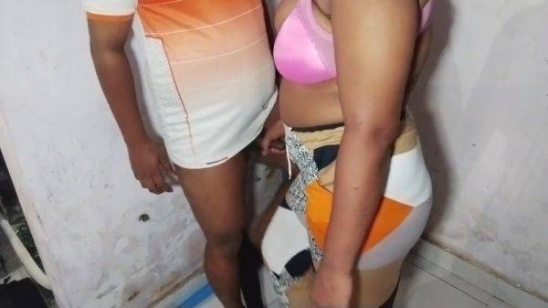 Devar Ne Bhabhi Ko Kapda Badalte Huye Dekha Phir Choda Khoob Maze Se With Devar Bhabhi - hclips.com on poweredporn.com