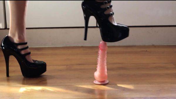 Amateur Foot Fetish Girlfriend Sucks and gives a Footjob - drtuber.com on poweredporn.com