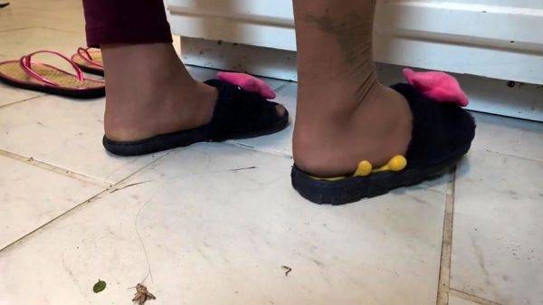 Amateur porn Gives Us Some Foot Fetish Aurora - drtuber.com on poweredporn.com