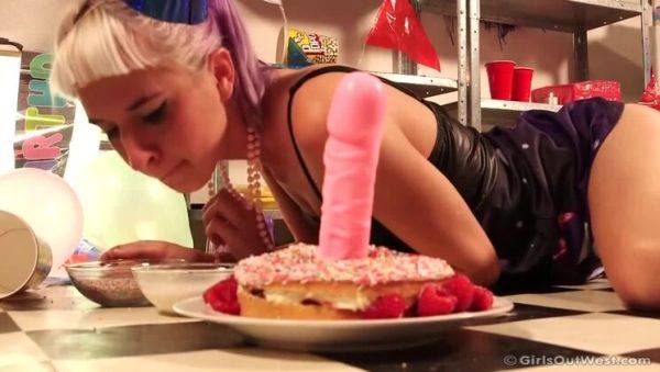 Logan's Anal Double Penetration - veryfreeporn.com on poweredporn.com