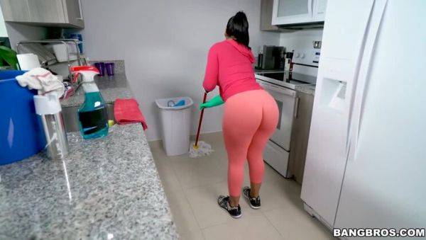 Rose Monroe: The Horny Maid with Big Tits / 18.09.2017 - porntry.com on poweredporn.com