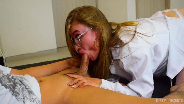 Stepmom in a doctor's costume - creampie guaranteed. - anysex.com on poweredporn.com