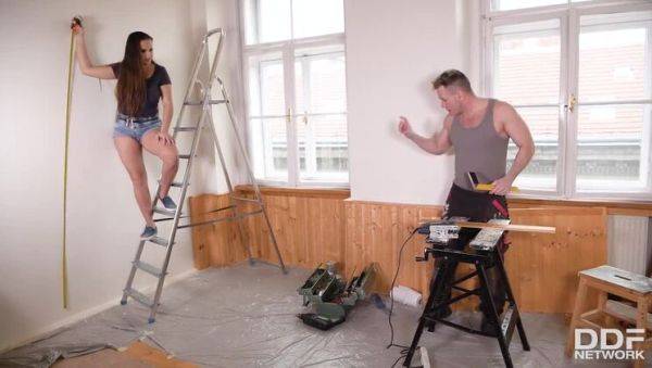 Olivia Nice: Giving Him a Hand with Her Facial - xxxfiles.com - Hungary on poweredporn.com