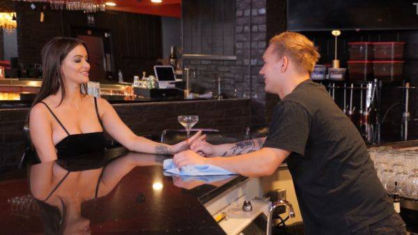 Linzee Ryder's big tits get a workout in hot MILF action - sexu.com on poweredporn.com