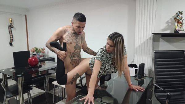 Mara Enters Her Bosss Office And When She Is Discovered She Sucks Her Bosss Cock - videomanysex.com on poweredporn.com