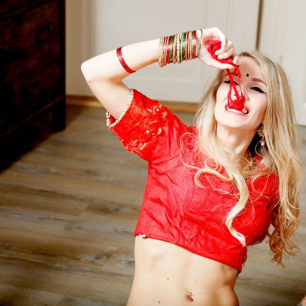 Russian girl dances on Jimmy Jimmy Aaja Aaja and gets FUCKED HARD! - txxx.com - Russia - India on poweredporn.com