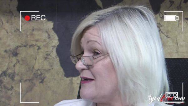 Two blonde milfs are for sexual advice from the mature Lacey Starr - sunporno.com on poweredporn.com