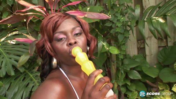 Hershey Bryant In Nature Walk And Big Ass - upornia.com on poweredporn.com