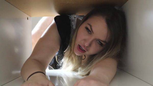 Marycandy - Stucked Maid Got A Hard Cock In Her Big Ass As A Tip - upornia.com on poweredporn.com