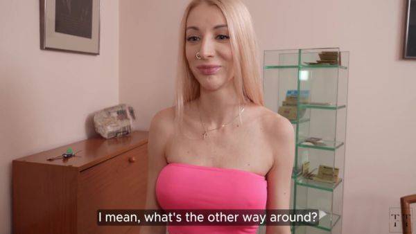 Delivery Boy Gets More Than Just A Tip - videomanysex.com on poweredporn.com