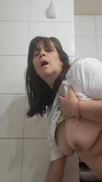 Stepmom Fucked By Surprise And Creampie Standby Bathroom - videohdzog.com on poweredporn.com