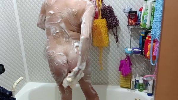 Spying On In The Shower - hclips.com on poweredporn.com