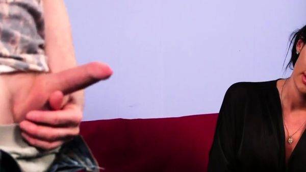 CFNM British voyeur MILF waits for cum - drtuber.com - Britain on poweredporn.com