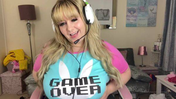 Cute blonde BBW sucks rubber dick and toys pussy - anysex.com on poweredporn.com