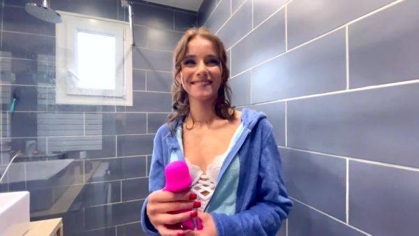 Ariana's very first time with a woman... - hotmovs.com on poweredporn.com