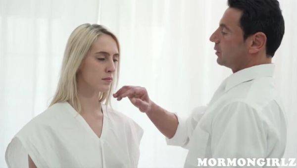 Blonde Kara: Cleaning Up - xxxfiles.com on poweredporn.com