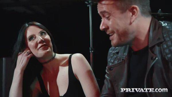 Six Hungry Mouths Suck on a Stallion - porntry.com on poweredporn.com