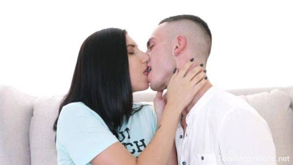 Little brunette's big passion - veryfreeporn.com on poweredporn.com