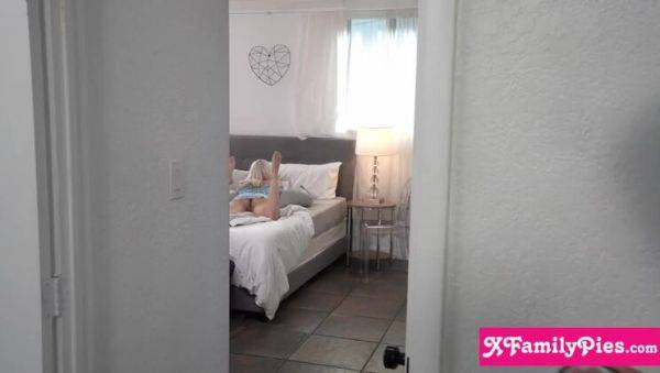 Teen stepsister Gia Ohmy was airing out her pussy and bro could not help but notice - veryfreeporn.com on poweredporn.com