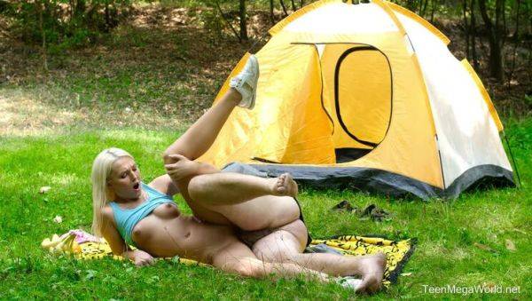 Mushroom hunter picks up blonde pussy - porntry.com on poweredporn.com