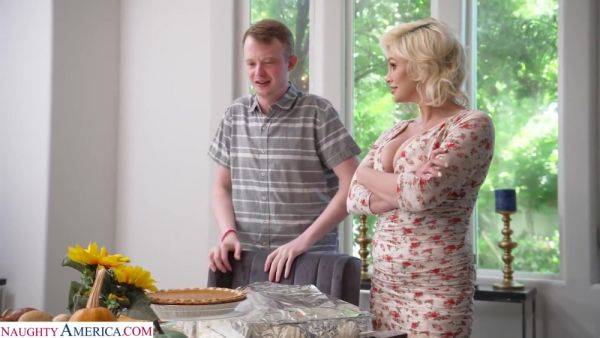 Sexy Milf Gets Her Turkey Stuffed By A Pilgrim - Charli Phoenix - videomanysex.com - Turkey on poweredporn.com