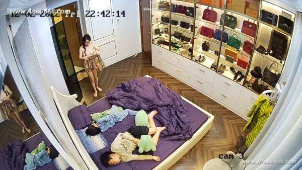 Hackers use the camera to remote monitoring of a lover's home life.622 - hclips.com - China on poweredporn.com