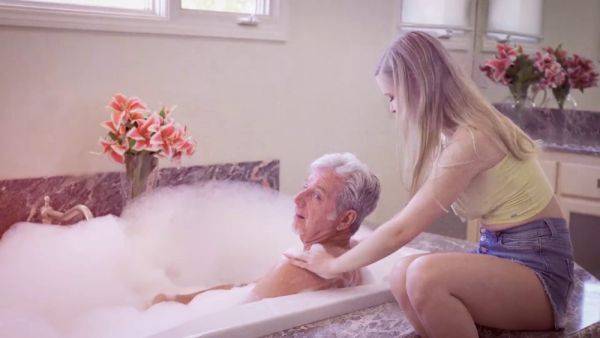 Chloe Temple's step-grandpa caught on camera watching her get down and dirty in the bathroom - sexu.com - Usa on poweredporn.com