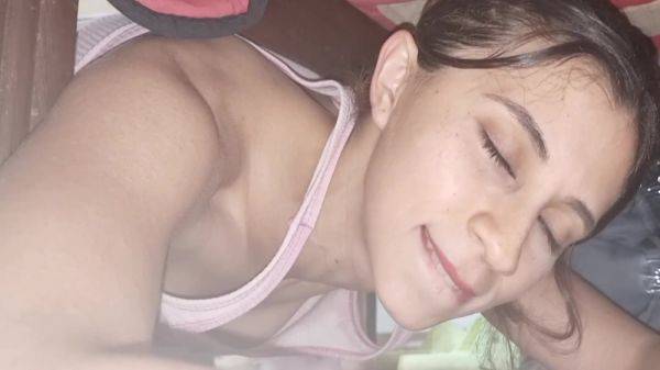 ?colegia Atrapada Con Casa Sola Bajo La Cama Y Su Hermanastro La Ayuda ? 11 Min - desi-porntube.com - India on poweredporn.com