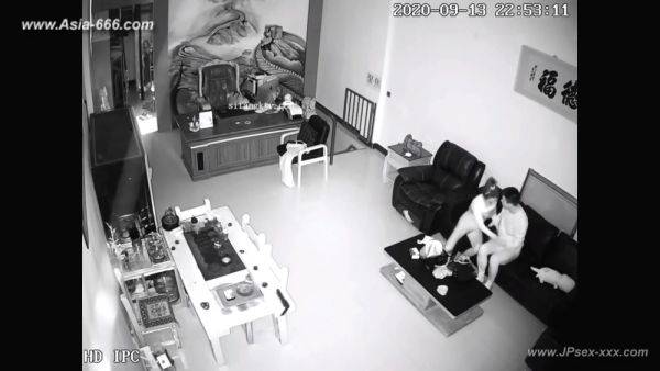 Hackers use the camera to remote monitoring of a lover's home life.622 - hotmovs.com - China on poweredporn.com