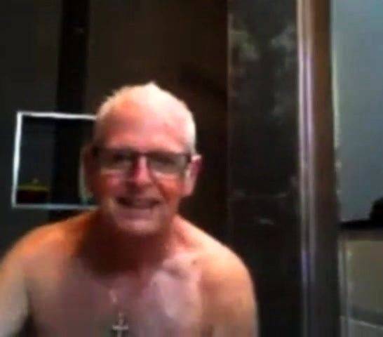 Grandpa shower - drtuber.com on poweredporn.com