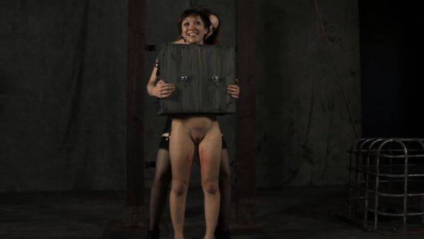 Perfection who likes showing her extremely beaver - drtuber.com on poweredporn.com