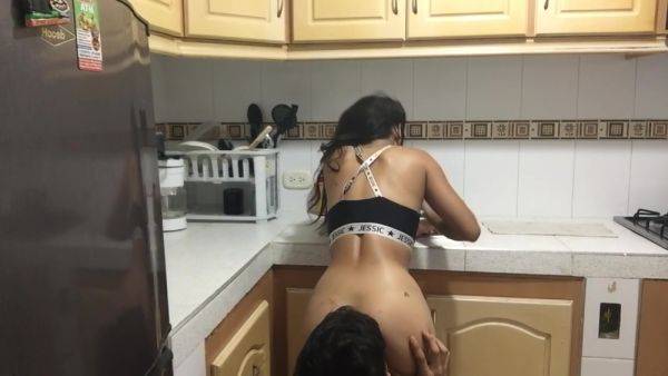 Im In The Kitchen Washing The Dishes My Boyfriend Arrives Very Hot His Penis Hits Me He Takes Of - upornia.com on poweredporn.com