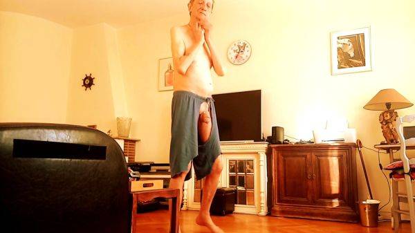 A good short to go out on the beach - drtuber.com on poweredporn.com