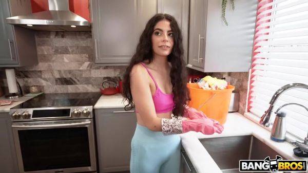 Angel Gostosa In Maid Gets Well Paid - upornia.com on poweredporn.com