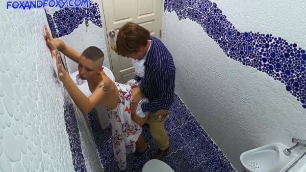 Austin Powers And Bald Girl Have A Sex In A Public Toilet - hotmovs.com on poweredporn.com