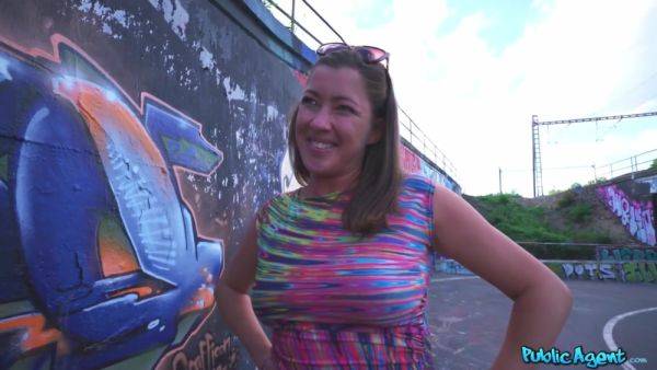 Elisa Lifts Up Her T-shirt And I Can See Her Amazing - videomanysex.com on poweredporn.com