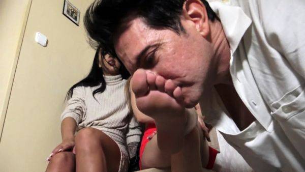 Brat girls stinky feet smelling - drtuber.com - Japan on poweredporn.com