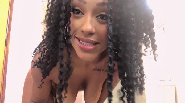 Vicky Menage - Atriz Porno Mostra Bastidores Antes De Gravar Com 5 Machos Pirocudos Arrombando Seu Cuzinho 10 Min - txxx.com on poweredporn.com