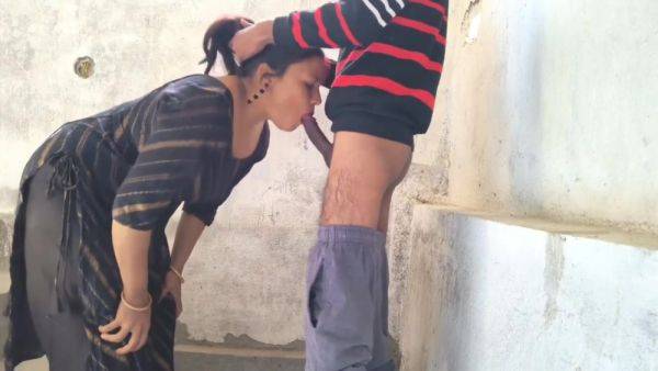 Desi Indian Viral Couple Hardcore Fucking On Stairs - desi-porntube.com - India on poweredporn.com